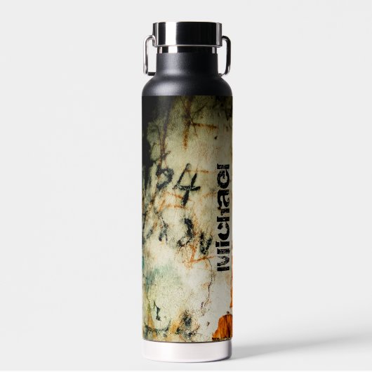 ホワイトオレンカッコいいジ古いレンガの壁のグレフィティあなたの名前 ウォーターボトル (正面)