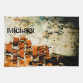 ホワイトオレンカッコいいジ古いレンガの壁のグレフィティあなたの名前 キッチンタオル (横)