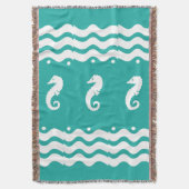 ホワイトオンティール（緑がかった色）アクアブルーシーホース海岸生活 スローブランケット (正面縦)