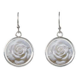 ホワイトオンホワイト – スカルプトバラ イヤリング