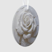 ホワイトオンホワイト – スカルプトバラ オーナメント (正面)