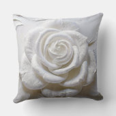 ホワイトオンホワイト – スカルプトバラ クッション (裏面)
