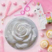 ホワイトオンホワイト – スカルプトバラ ペーパープレート (パーティー)