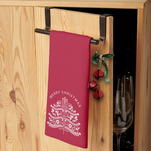 ホワイトオンレッドスカンジナビアのクリスマスツリー キッチンタオル