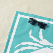 ホワイトカニ航海のとデザインブルーのティール（緑がかった色） ビーチタオル (インサイチュ)