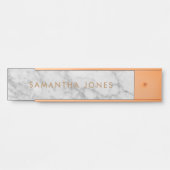 ホワイトカララマーブルクラシック金ゴールドパーソナライズされた サインプレート (正面)