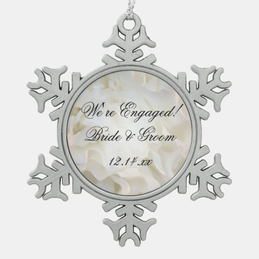 ホワイトカーネーションフラワー婚約 スノーフレークピューターオーナメント (正面)