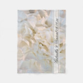 ホワイトカーネーション結婚フローラ フリースブランケット (正面)