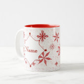 ホワイトキャンバスに赤い雪のマグカップ ツートーンマグカップ (正面左)