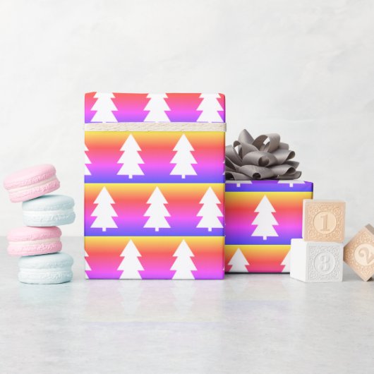 ホワイトクリスマスツリーブルーパープルオレンジ ラッピングペーパー (ベビーシャワー)