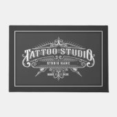 ホワイトグレータトゥースタジオヴィンテージタイポグラフィ ドアマット (正面)