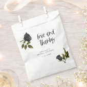 ホワイトゴシックバラダークブライダルシャワー フェイバーバッグ (クリップ留めされた状態)