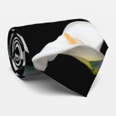 ホワイトゴールドのオランダカイウ ネクタイ (ロール)