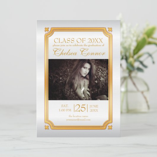 ホワイトサテン金ゴールド招待状 招待状 (スタンド正面)