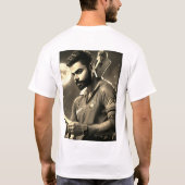 ホワイトシャツの象徴的なデザイン Tシャツ (裏面)