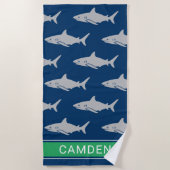 ホワイトシャーク素晴らしネイビーグリーン名前をカスタムする ビーチタオル (正面)