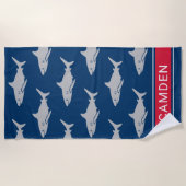 ホワイトシャーク素晴らしネイビーレッド名前をカスタムする ビーチタオル (正面)