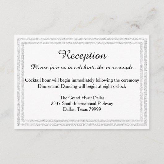 ホワイトシルバーグリッタートリム – 披露宴の招待 エンクロージャーカード (正面)