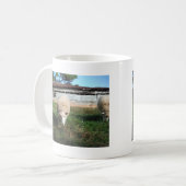 ホワイトシープオンザファーム コーヒーマグカップ (正面左)