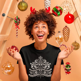 ホワイトスカンジナビアフォークアートノルディッククリスマスツリー Tシャツ