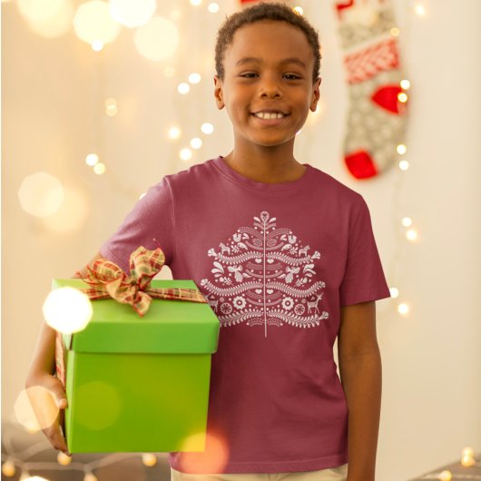 ホワイトスカンジナビアフォークアートノルディッククリスマスツリー Tシャツ