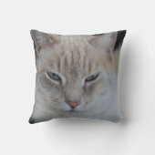 ホワイトスノータイガー猫 – 猫好き クッション (裏面)