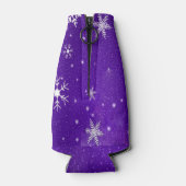 ホワイトスノーフレークスブルーバックグラウンドクールボトル ボトルクーラー (裏面)