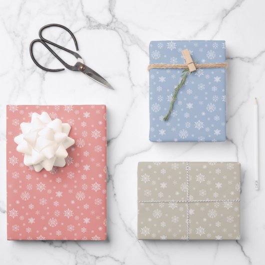 ホワイトスノーフレークパターンクリスマスホリデー ラッピングペーパーシート (正面)