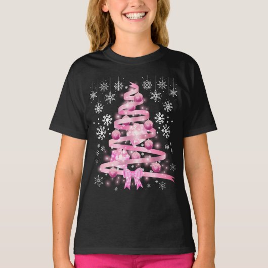 ホワイトスノーフレークライトピンクリボンクリスマスツリー Tシャツ (正面)