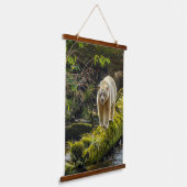 ホワイトスピリットベア |ブリティッシュコロンビア（カナダ） 吊り下げ型タペストリー (傾斜あり)