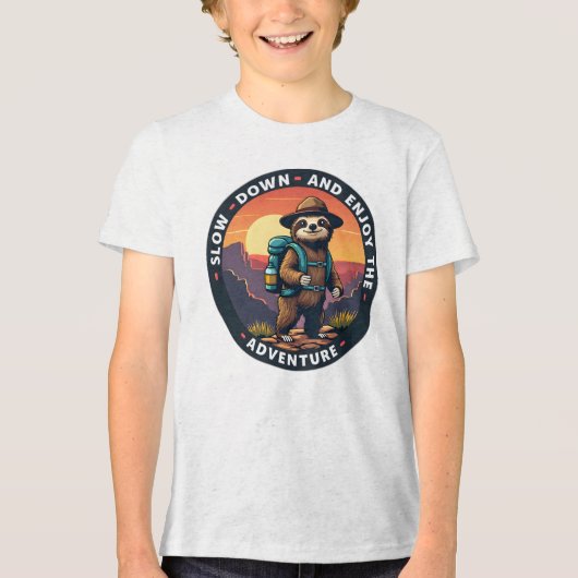 ホワイトスロースのスローダウンと楽しむ冒険 トライブレンドＴシャツ (正面)