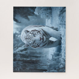 ホワイトタイガーが雪の中を歩き回る ジグソーパズル