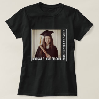 ホワイトタイポグラフィと写真の卒業 Tシャツ