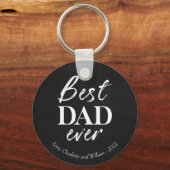 ホワイトタイポグラフィオンチョークファーザーズデイキーチェーン キーホルダー (正面)