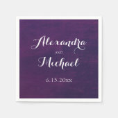 ホワイトタイポグラフィオン深いパープル結婚ズ スタンダードカクテルナプキン (正面)