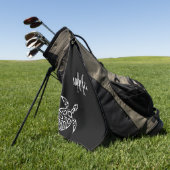 ホワイトタートルトライバルブラックバックグラウンドモノグラムバ ゴルフタオル (グリーン)