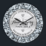 ホワイトダイアモンズ結婚シルバー記念日 ラージ壁時計<br><div class="desc">ダイヤモンドの背景を描いたメタリックシルバーサークル25周年の記念テンプレート結婚を描いた画像。</div>