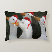 ホワイトダックス赤いサンタハッツホリデーを着て アクセントクッション (正面)