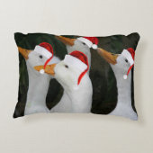 ホワイトダックス赤いサンタハッツホリデーを着て アクセントクッション (裏面)