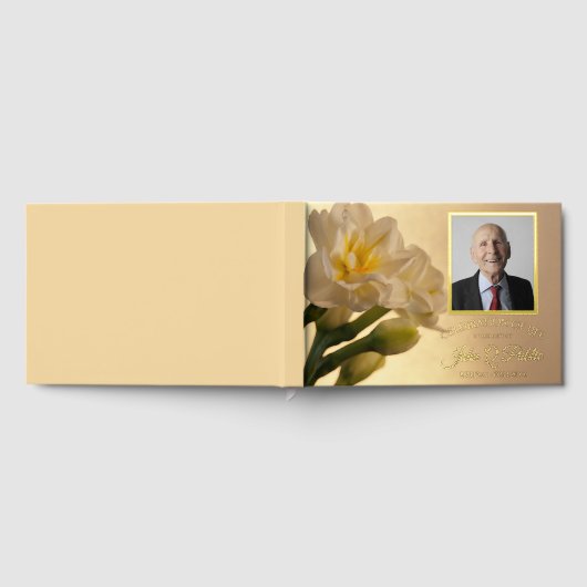 ホワイトダブルダフォディルお祝いの生涯の記念碑 ゲストブック (全面)