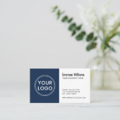 ホワイトダークブルーカスタムのロゴのミニマモダンリスト 名刺 (スタンド正面)