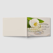 ホワイトチューリップ、リングや輪と真珠の春の結婚式 ゲストブック (全面)