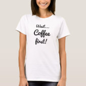 ホワイトテキストの面白い引用付き「コーヒーを先に」 Tシャツ (正面)