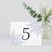 ホワイトテーブル番号に青い冬の雪片 ポストカード (スタンド正面)