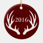 ホワイトディアー〔雄ジカの〕枝角レッドフェイクバーラップファミリー名 セラミックオーナメント (裏面)