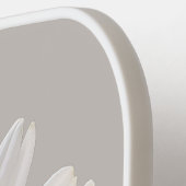 ホワイトデイジーと名前をカスタムするグレー ピックルボールラケット (左詳細)