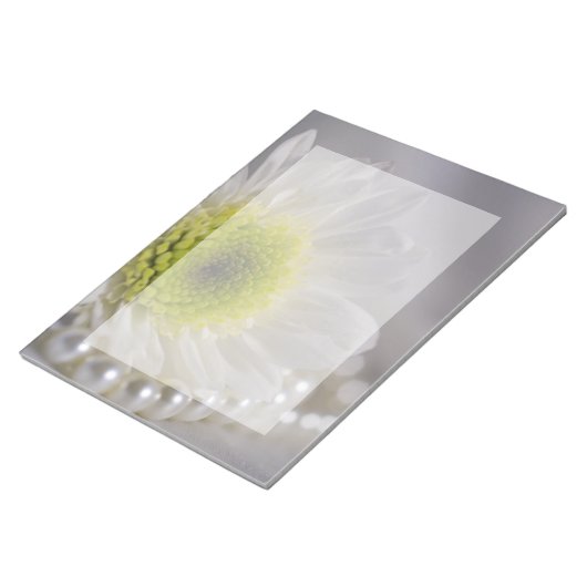 ホワイトデイジーと結婚真珠 ノートパッド (アングル)