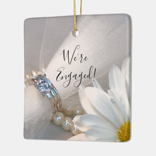 ホワイトデイジーエレガンス婚約した セラミックオーナメント (左)