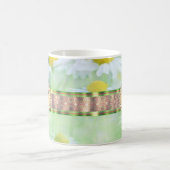 ホワイトデイジーズイングリーンメドウモノグラム コーヒーマグカップ (中央)