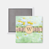 ホワイトデイジーズイングリーンメドウモノグラム マグネット (正面/裏面)